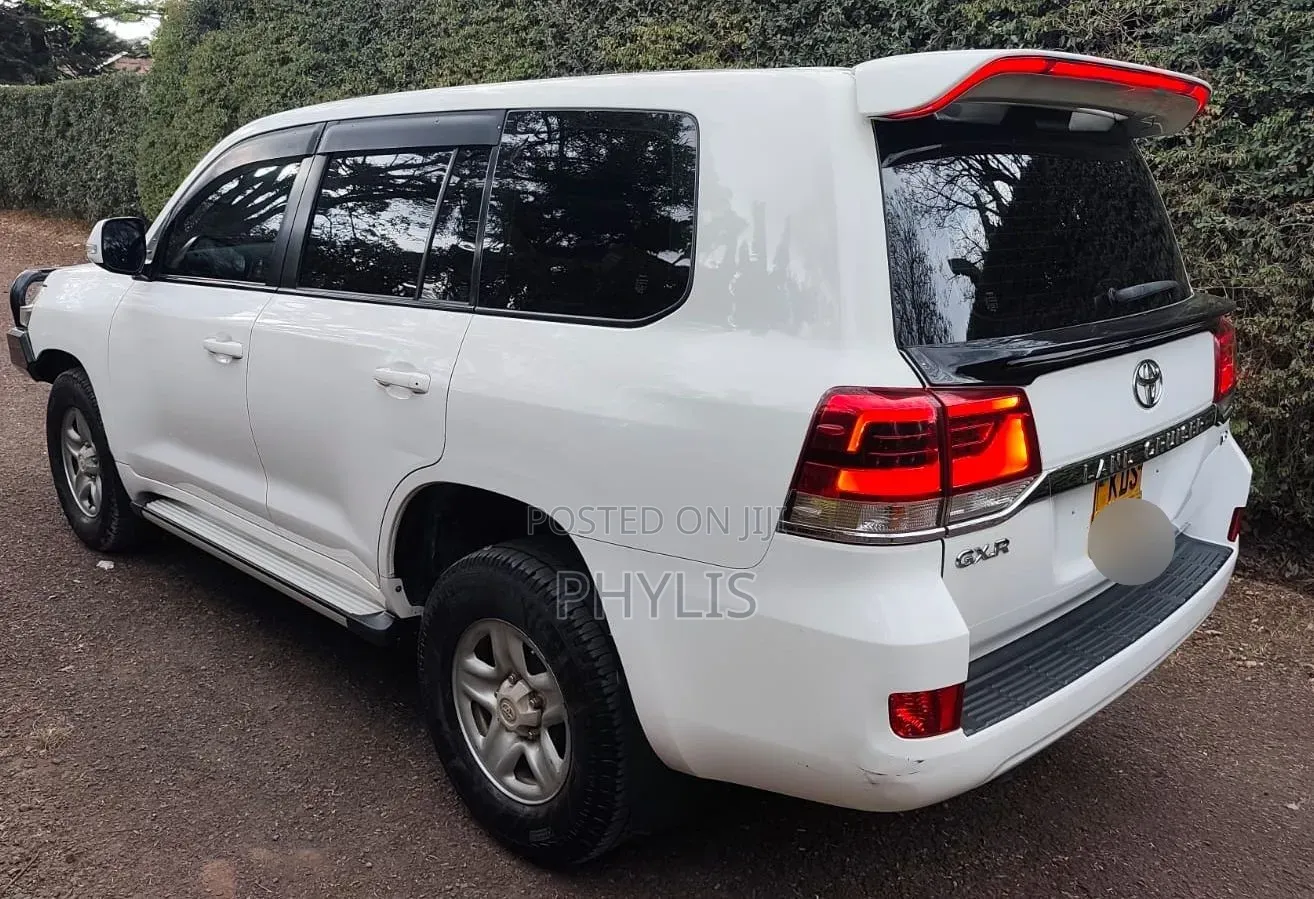 Toyota Land Cruiser 2017 White