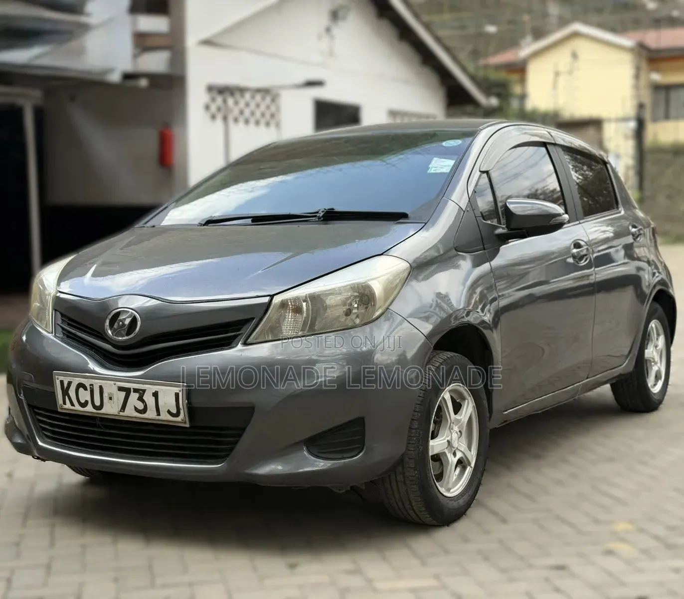 Toyota Vitz 1.0 FWD 5dr 2012 Gray