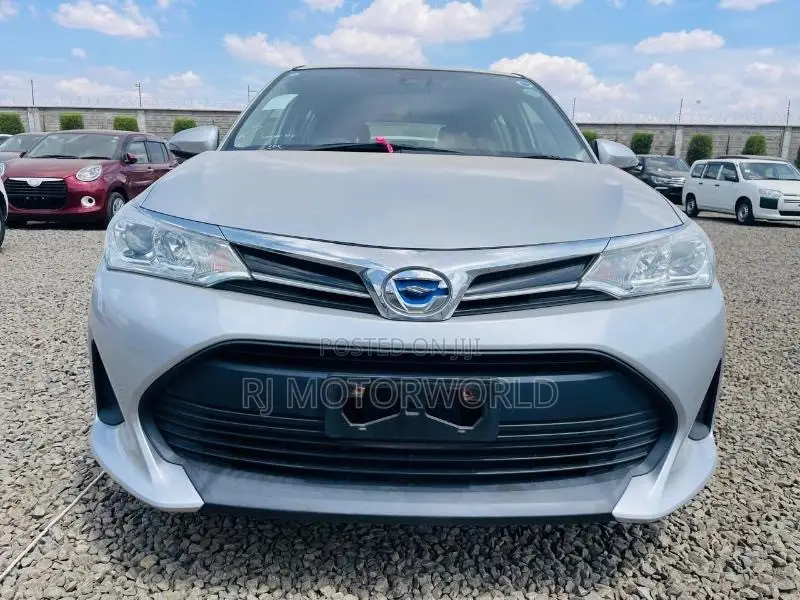 Toyota Corolla Fielder 1.5 Hybrid FWD 2020 Silver