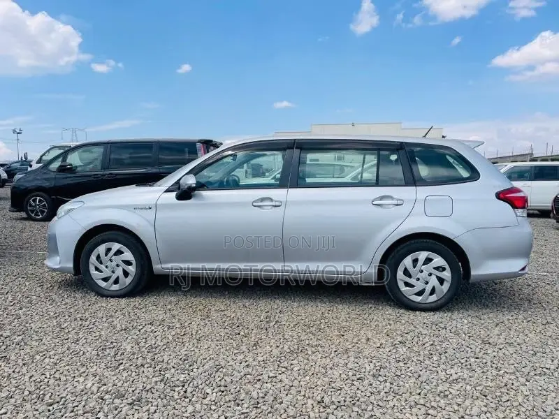 Toyota Corolla Fielder 1.5 Hybrid FWD 2020 Silver