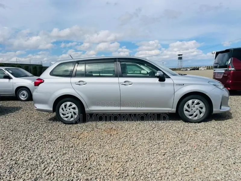 Toyota Corolla Fielder 1.5 Hybrid FWD 2020 Silver