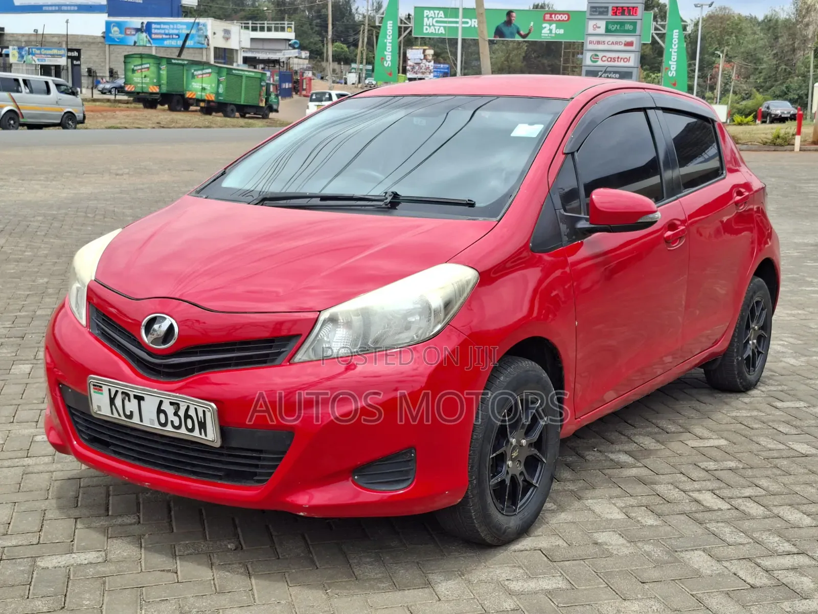 Toyota Vitz 1.3 FWD 5dr 2012 Red