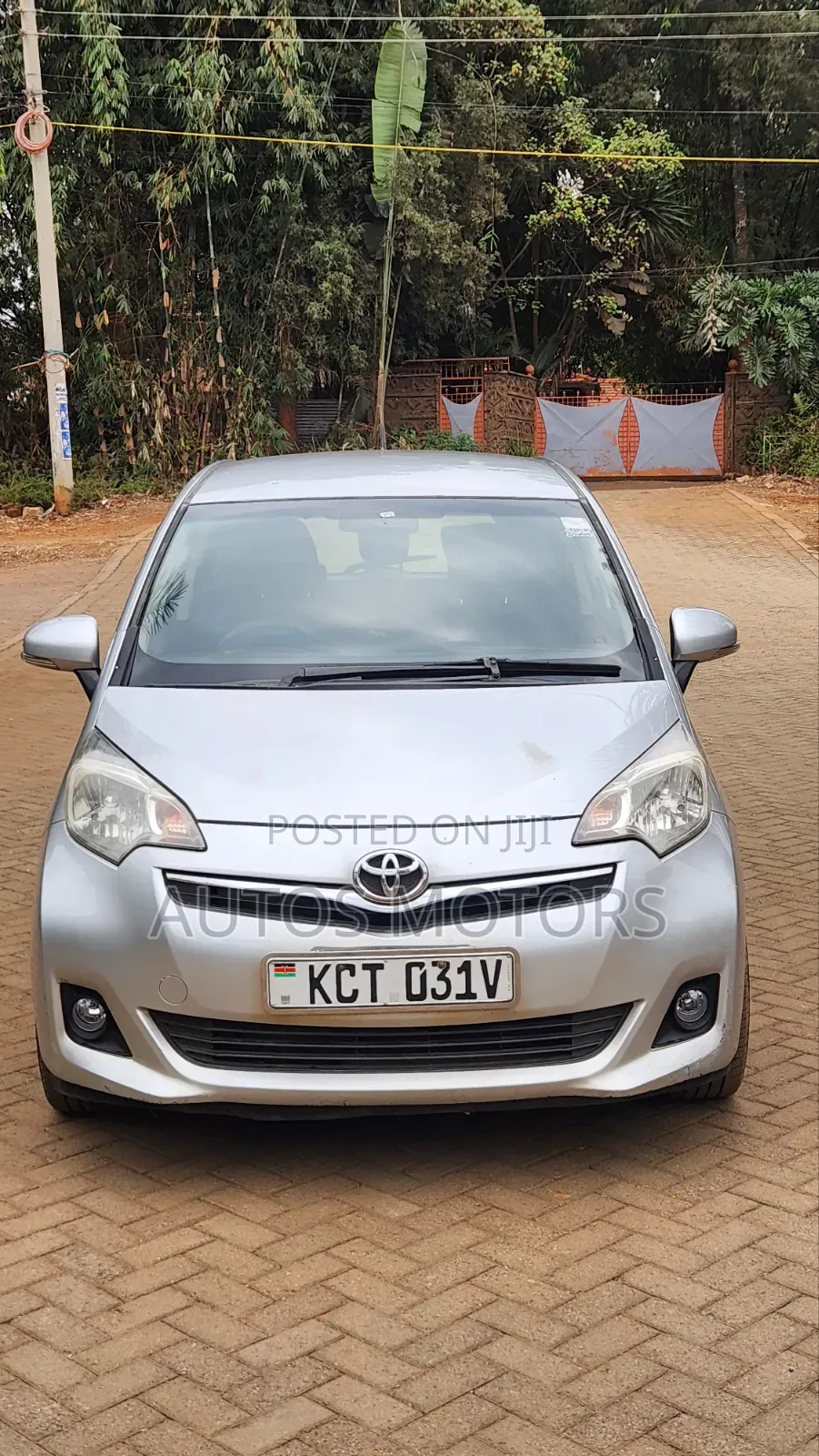 Toyota Ractis 1.5 FWD 2012 Silver