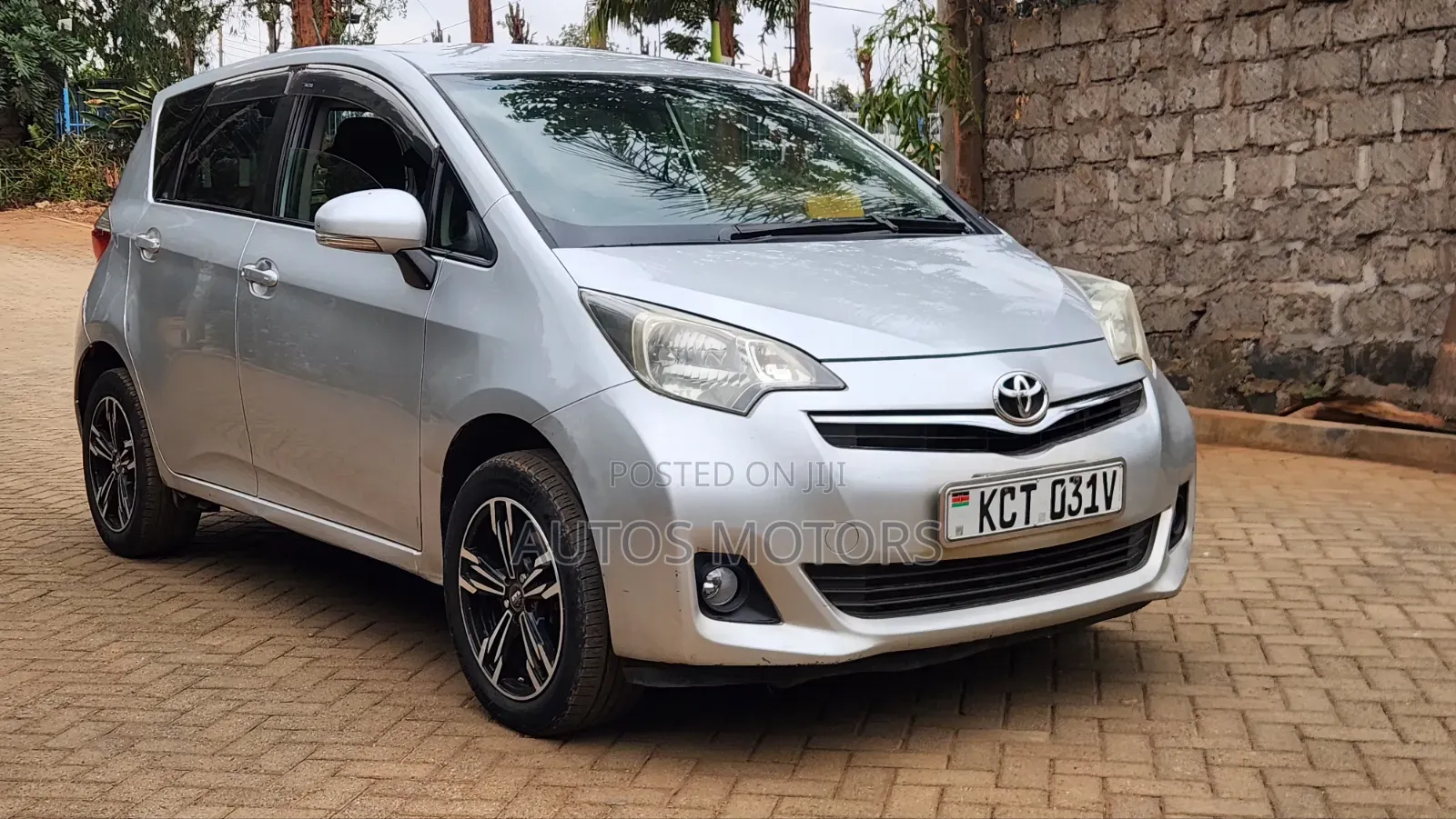 Toyota Ractis 1.5 FWD 2012 Silver