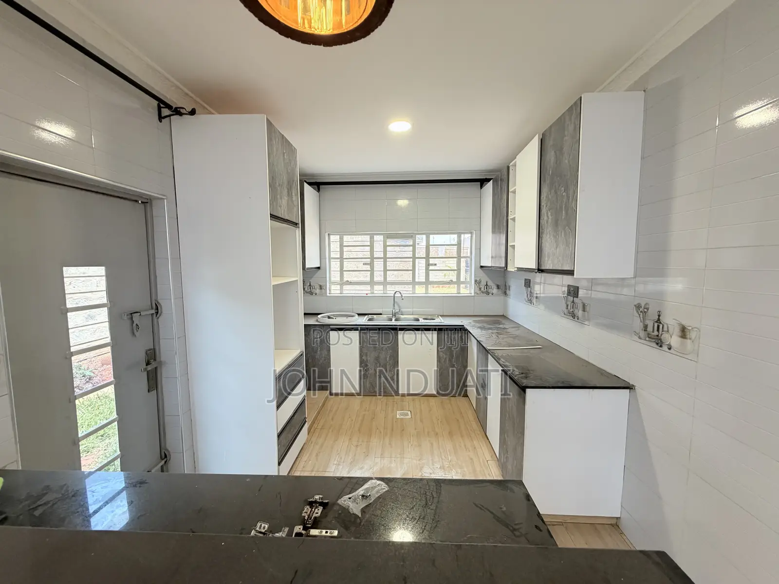 4bdrm Bungalow in Kenyatta Road for rent