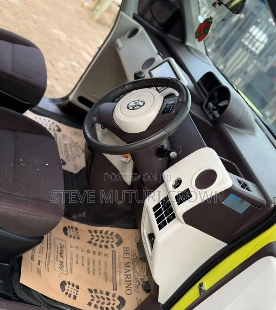 Toyota Spade 1.5 2015 Yellow