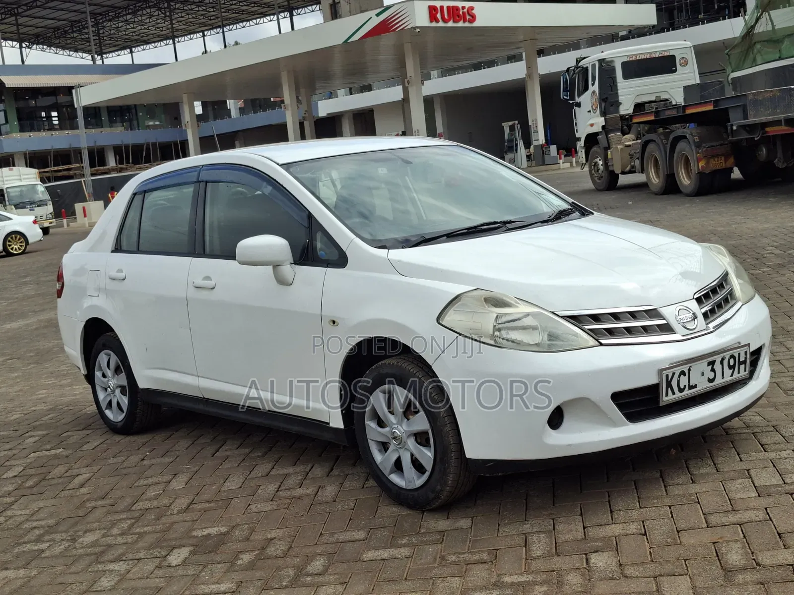Nissan Tiida 2010 White