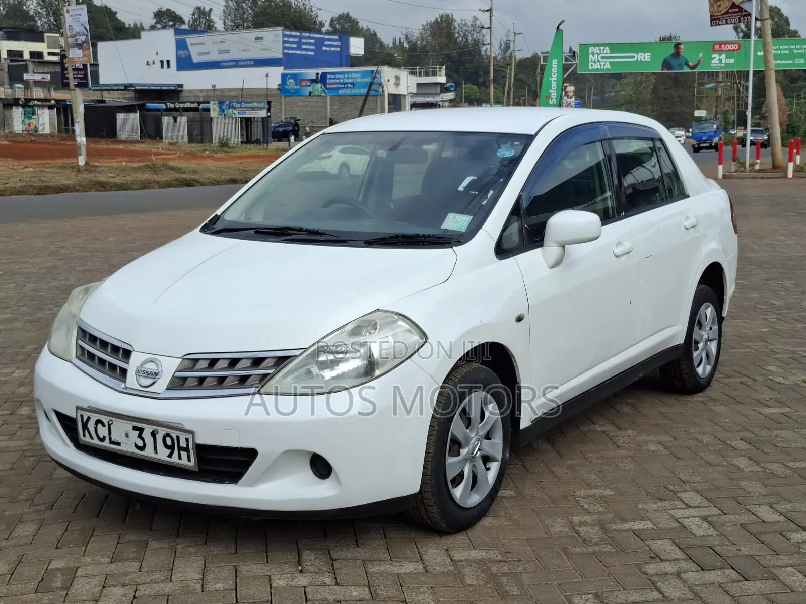 Nissan Tiida 2010 White