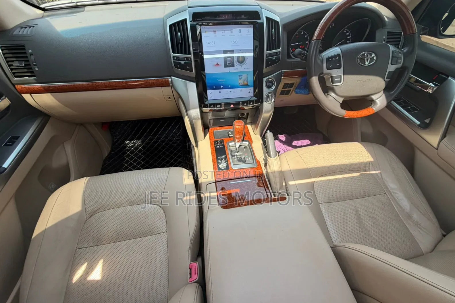 Toyota Land Cruiser 2014 Red