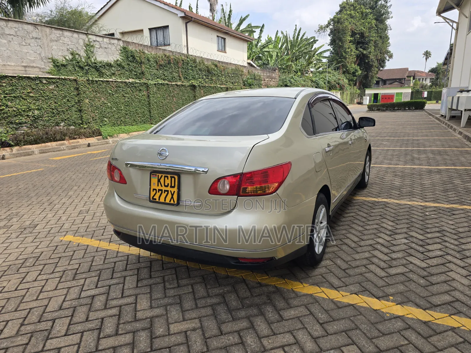 Nissan Bluebird 2008 Gold