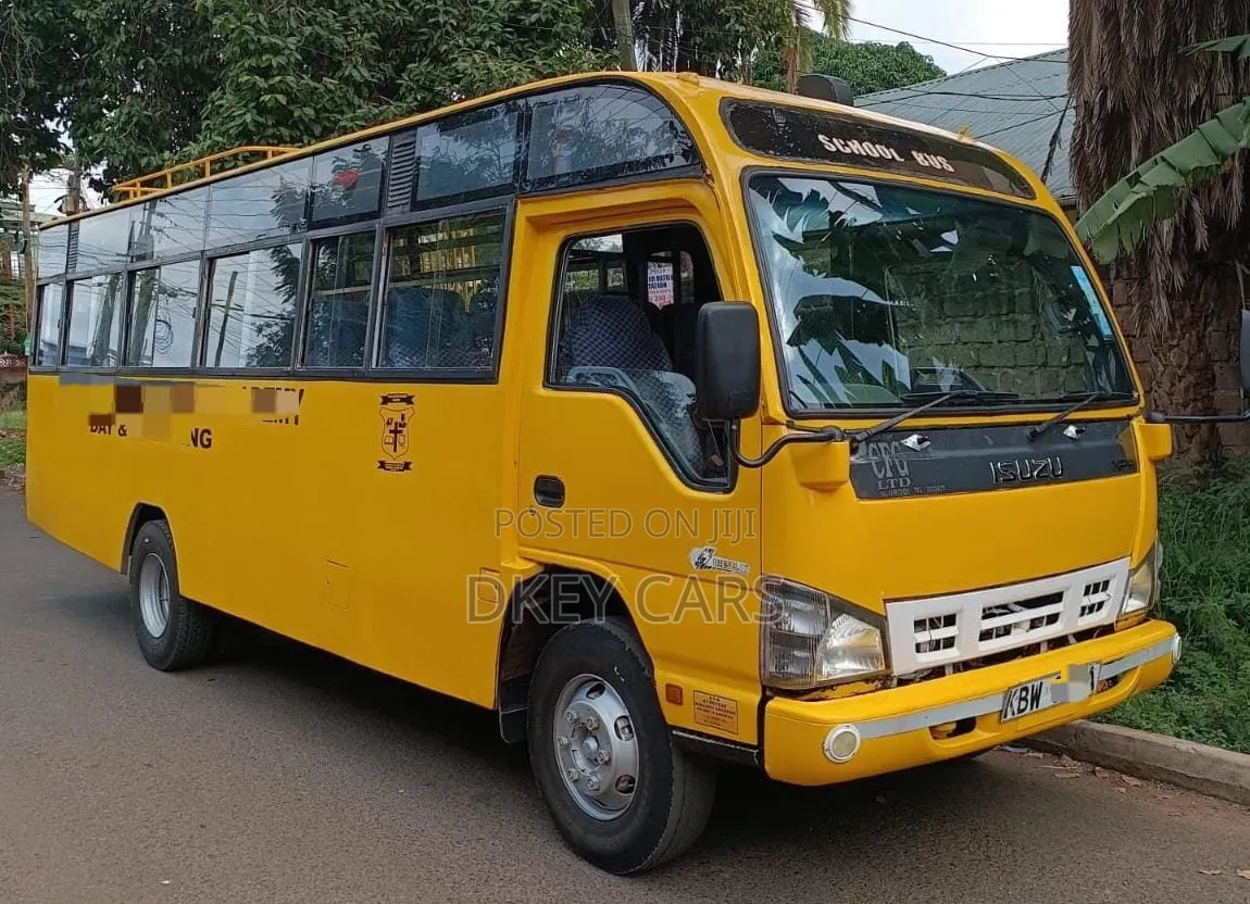 Isuzu NQR 2014 Yellow