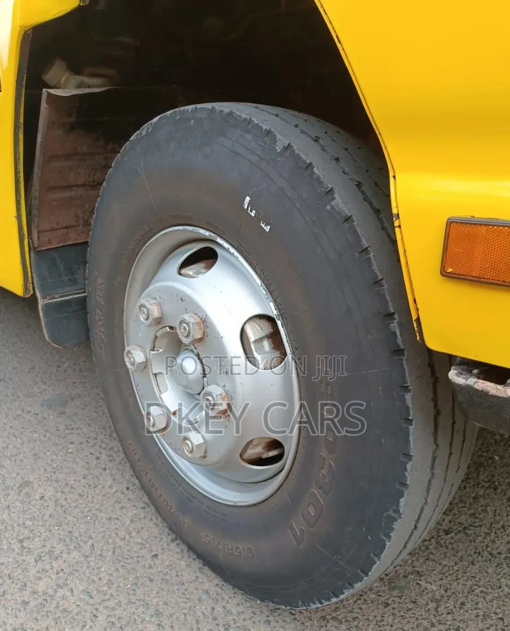 Isuzu NQR 2014 Yellow
