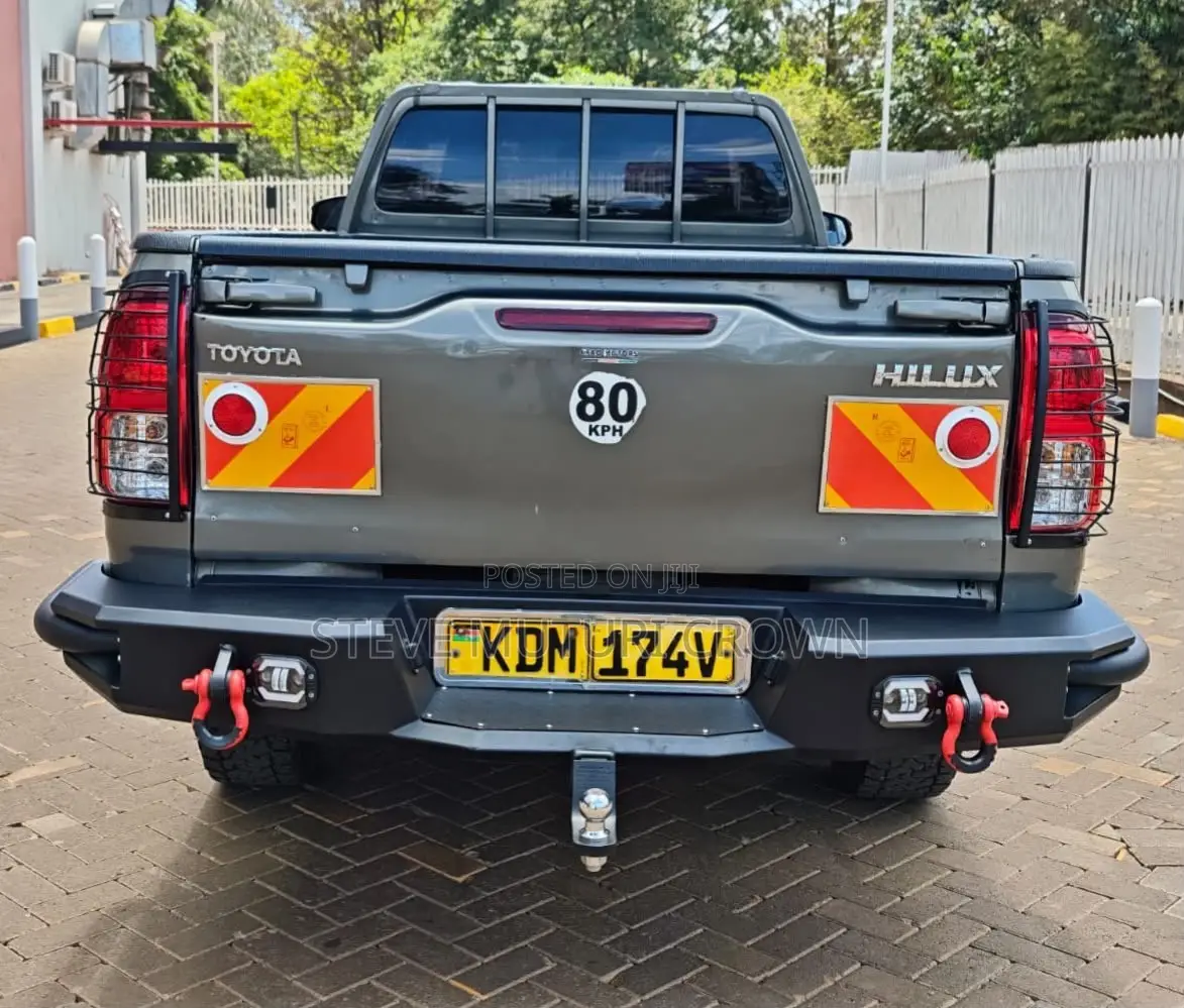 Toyota Hilux 2023 Gray