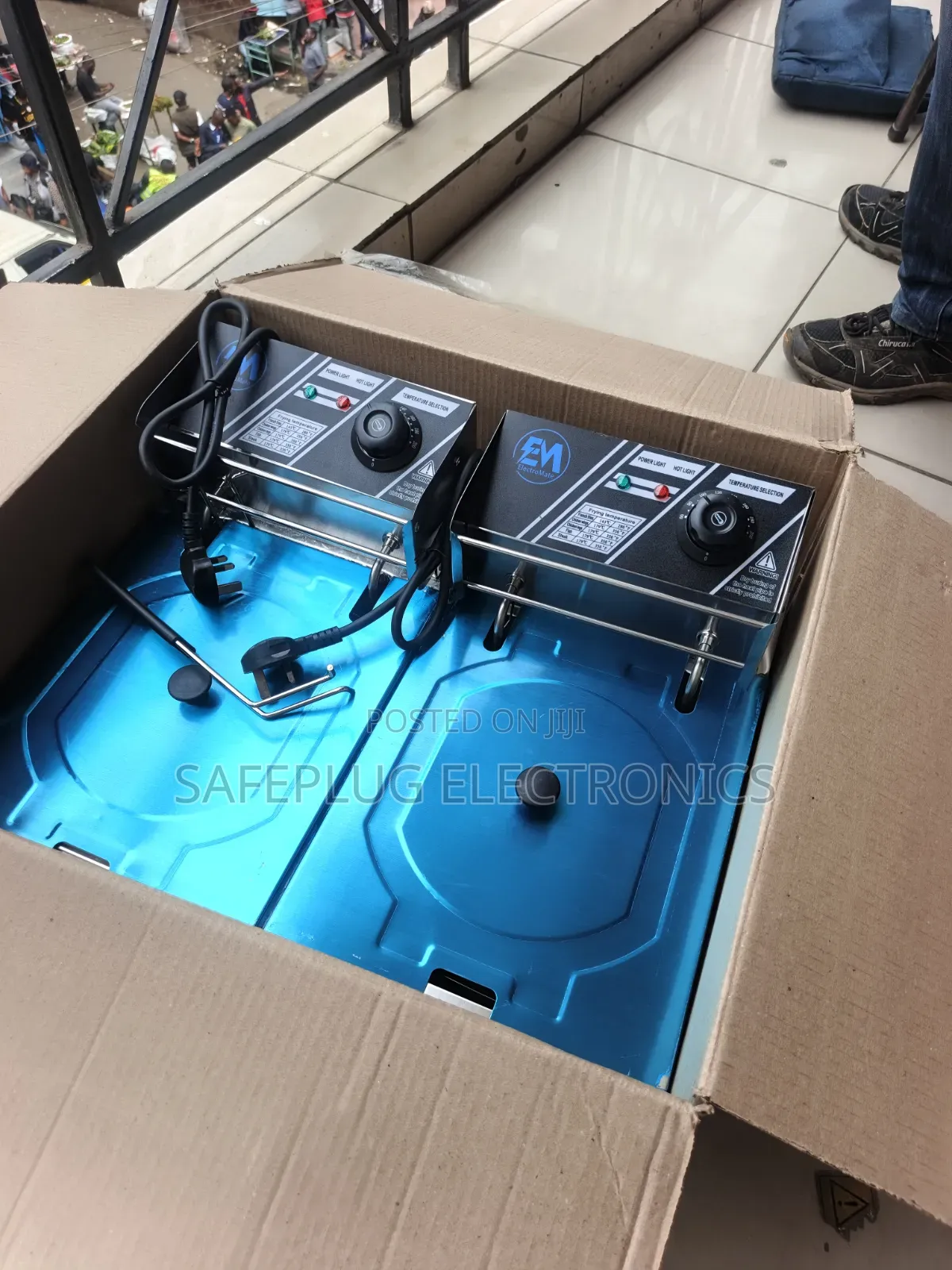 • Commercial 12 Litres Double Electric Fryer (6L+6L) for Hotels