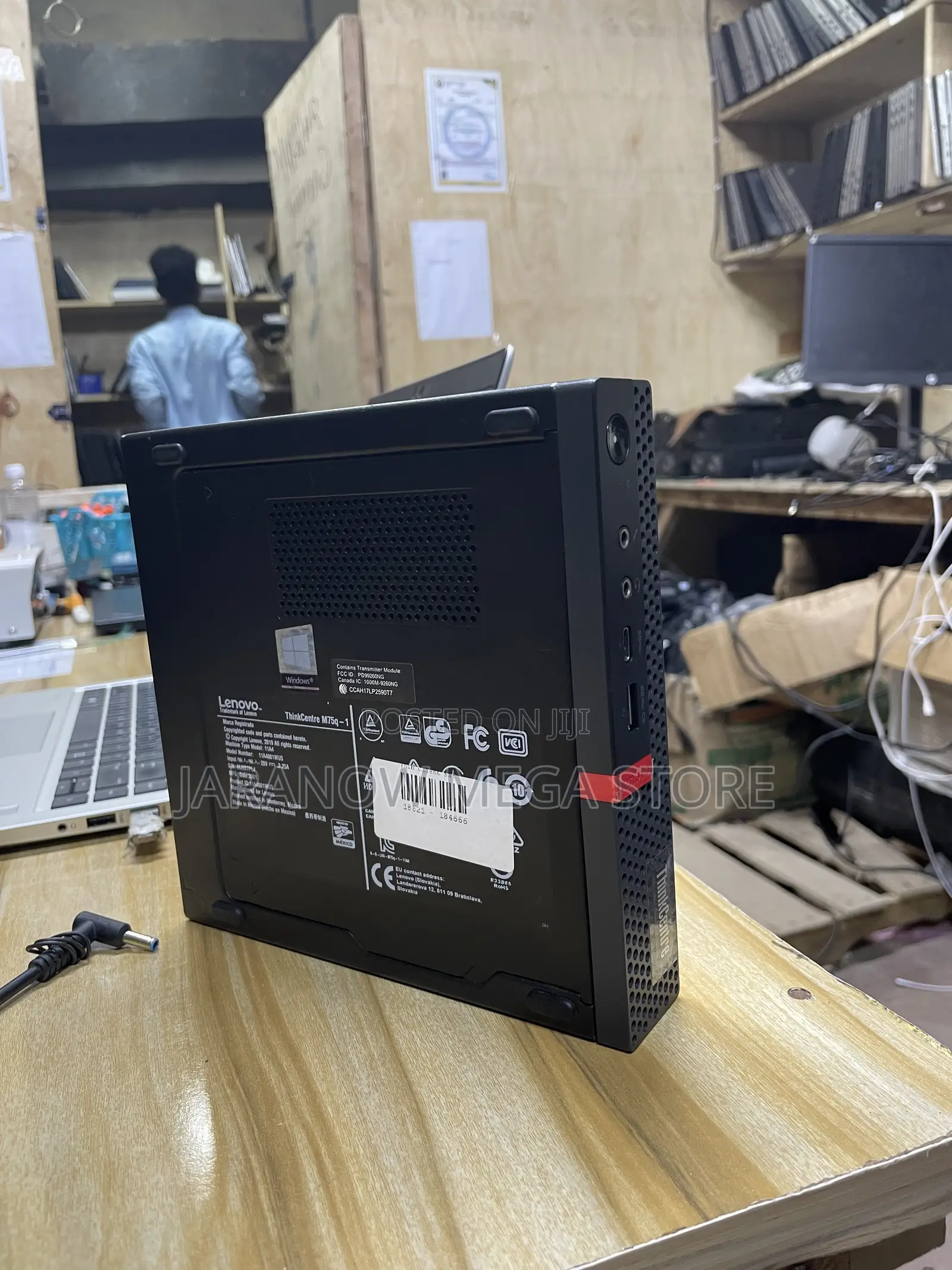 Desktop Computer Lenovo ThinkCentre M700 8GB AMD Ryzen 5 SSD 256GB