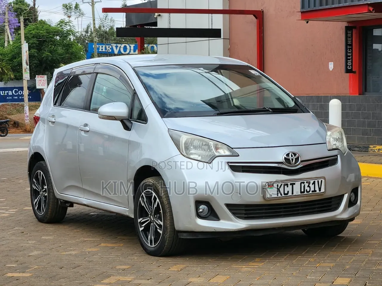 Toyota Ractis 1.5 FWD 2012 Silver