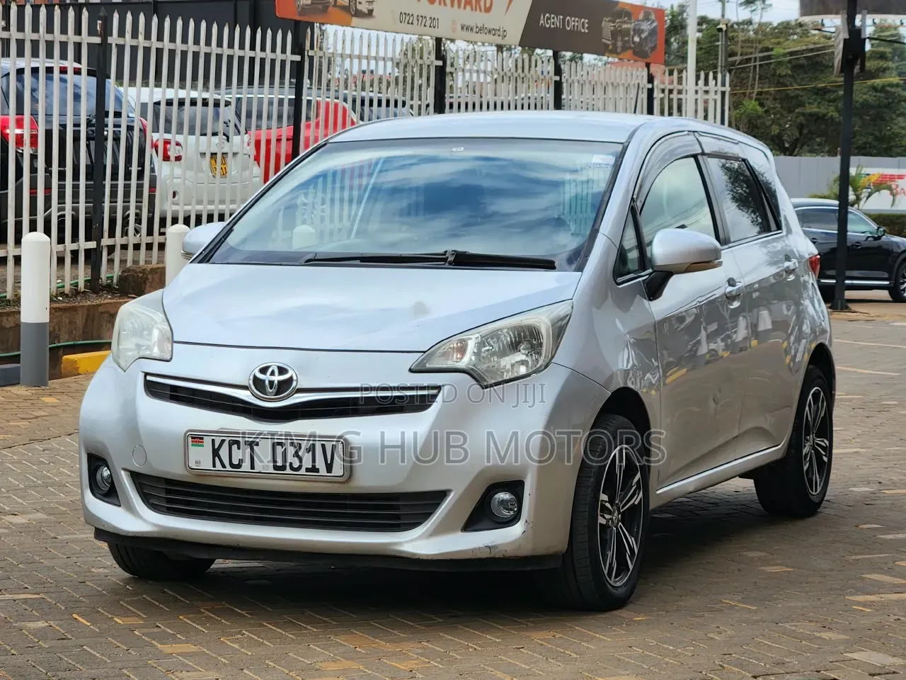 Toyota Ractis 1.5 FWD 2012 Silver