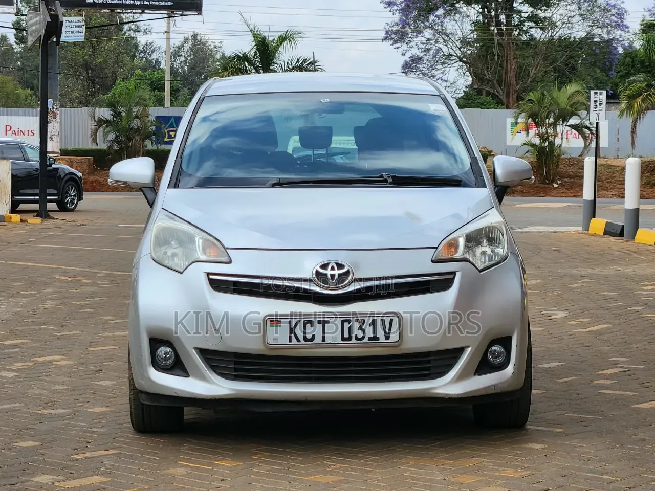 Toyota Ractis 1.5 FWD 2012 Silver