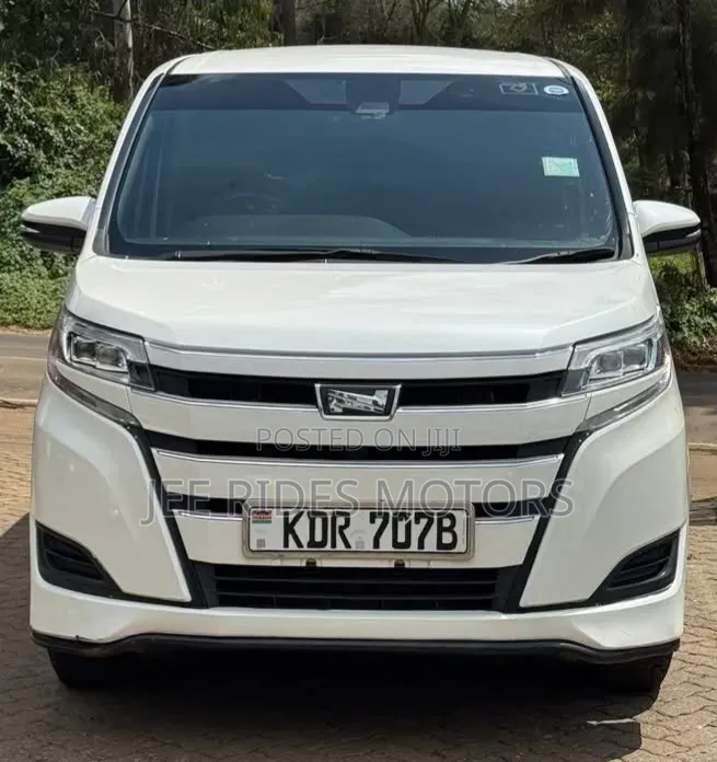 Toyota Noah 2018 White
