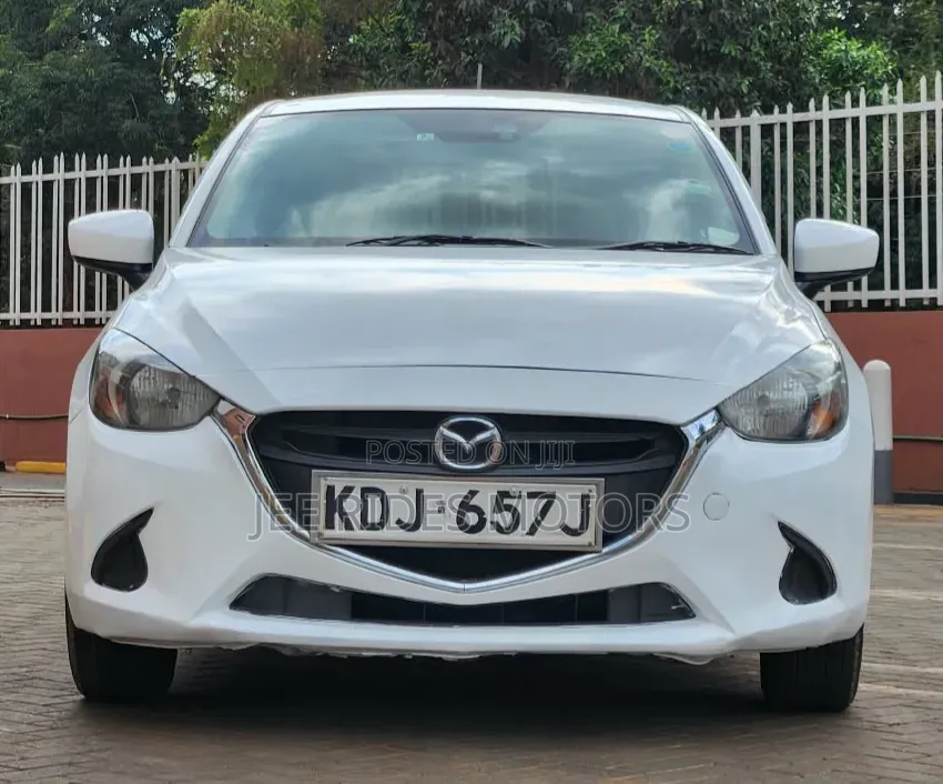 Mazda Demio 2016 Off white