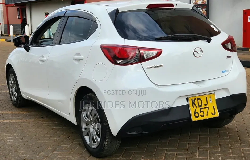 Mazda Demio 2016 Off white