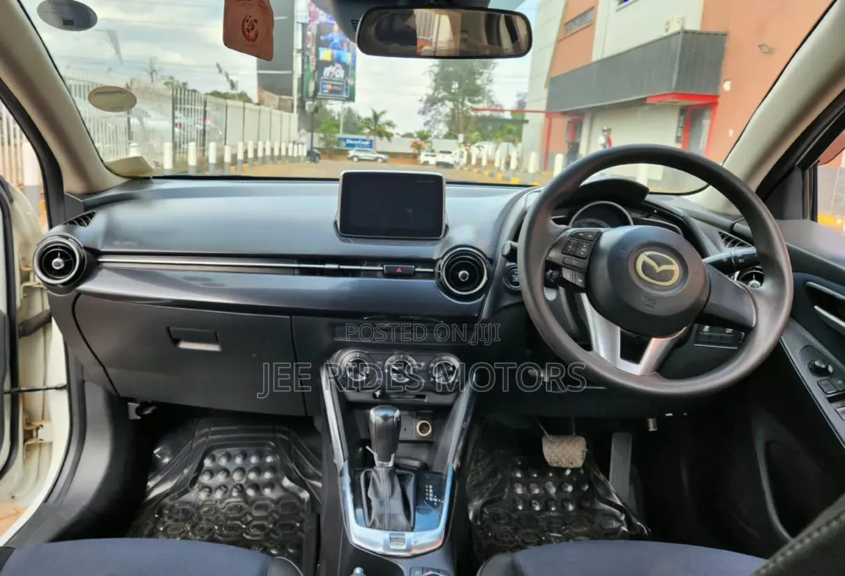 Mazda Demio 2016 Off white