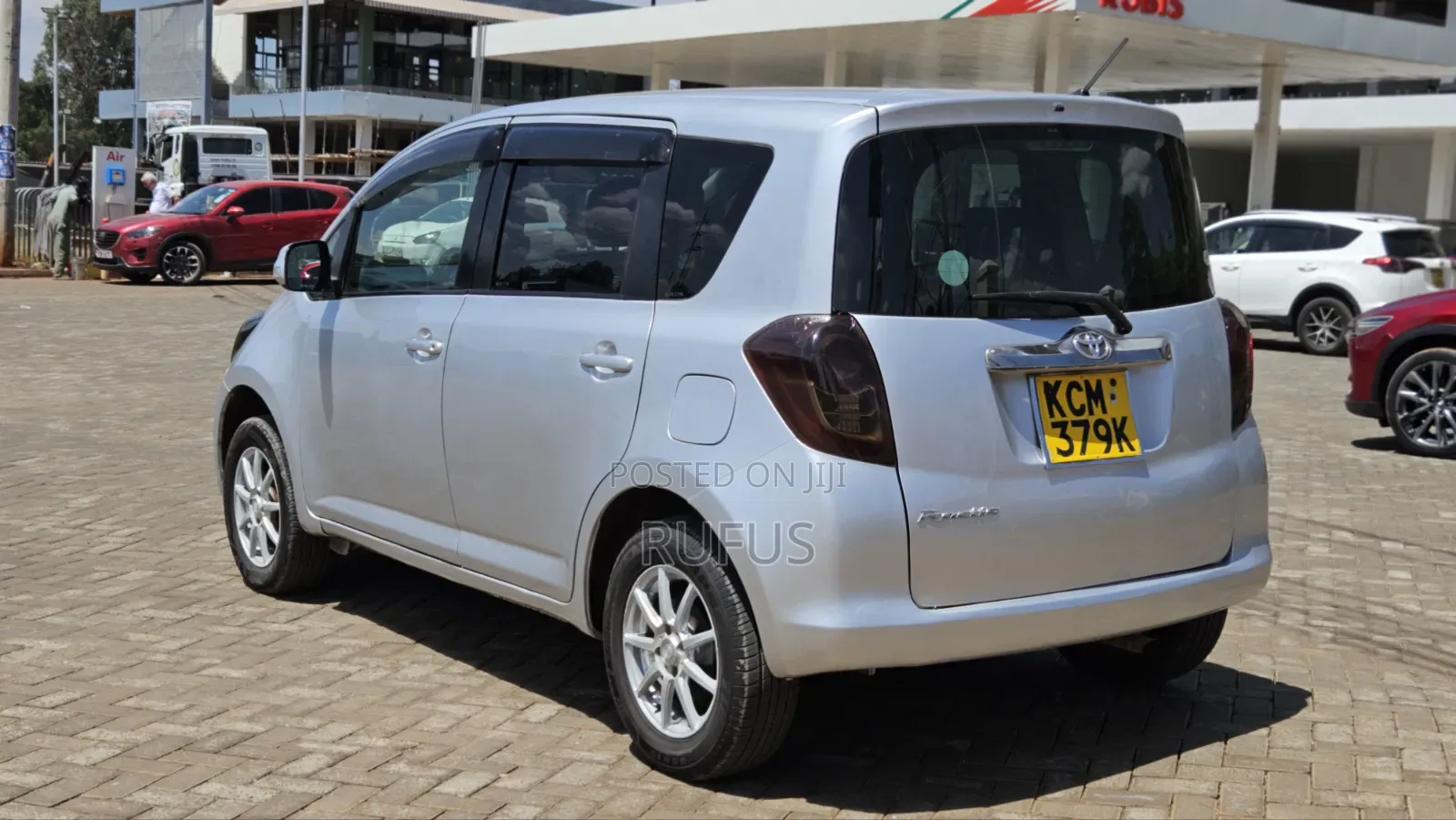 Toyota Ractis 1.3 FWD 2010 Silver