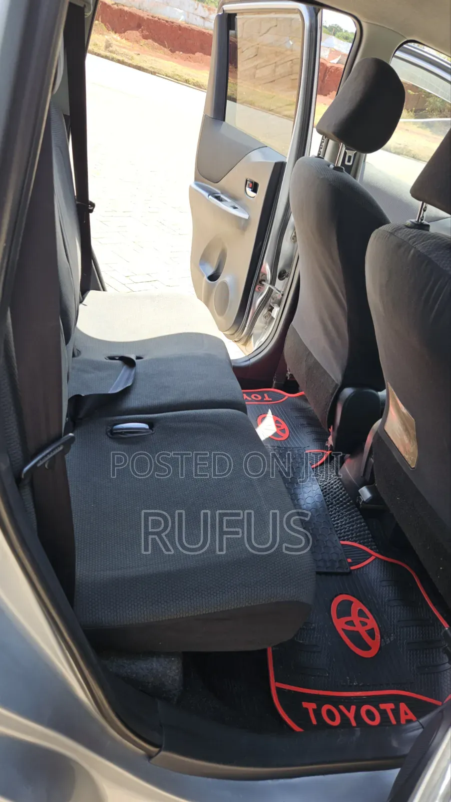 Toyota Ractis 1.3 FWD 2010 Silver
