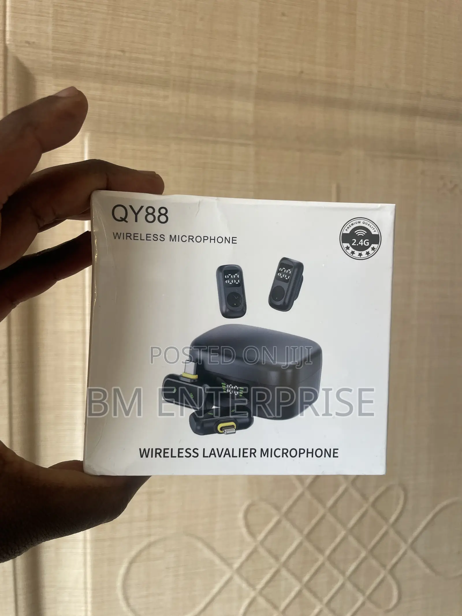 QY88 Magnetic Wireless Microphones