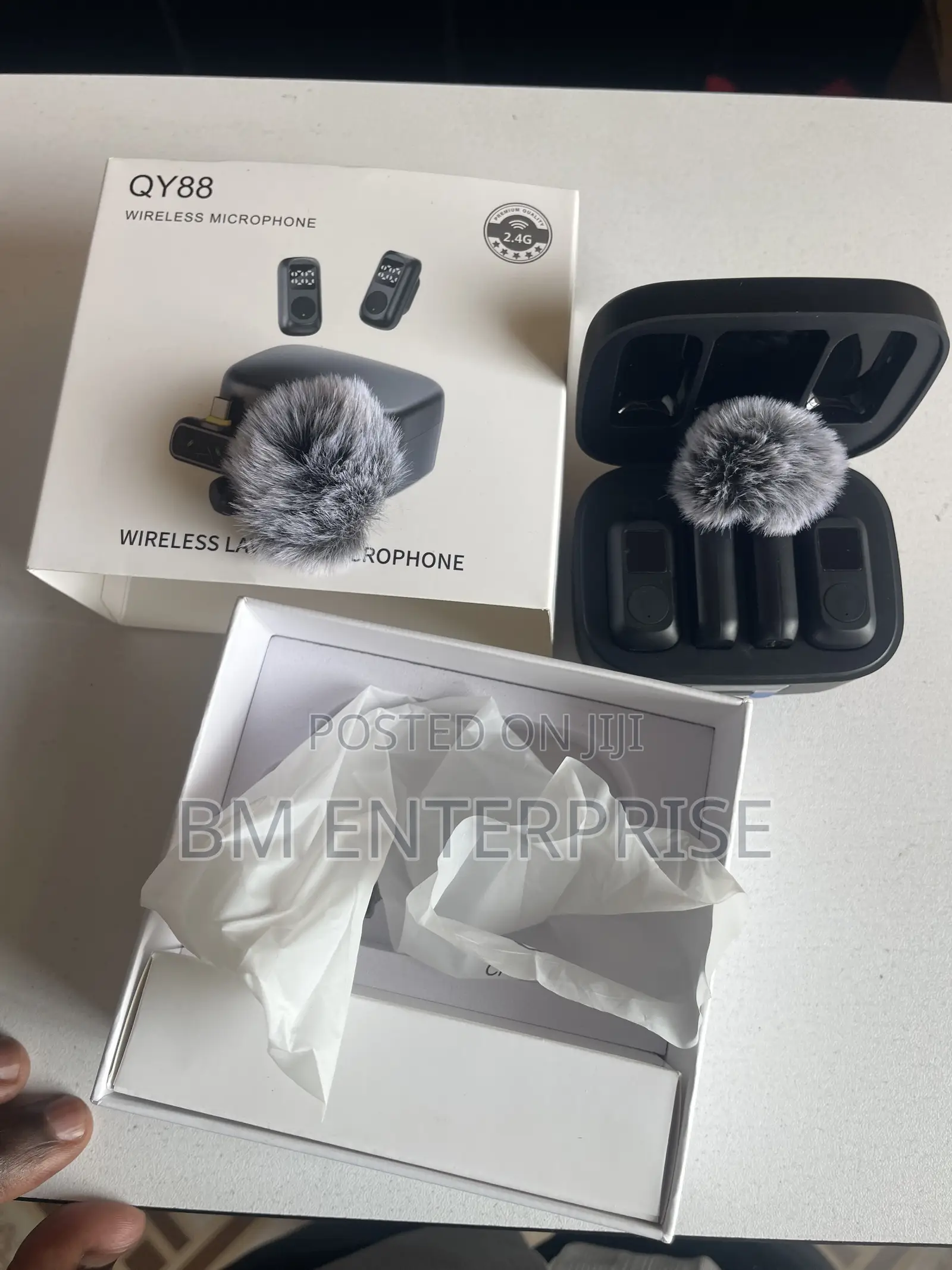 Brand New QY88 Wireless Magnetic Microphones
