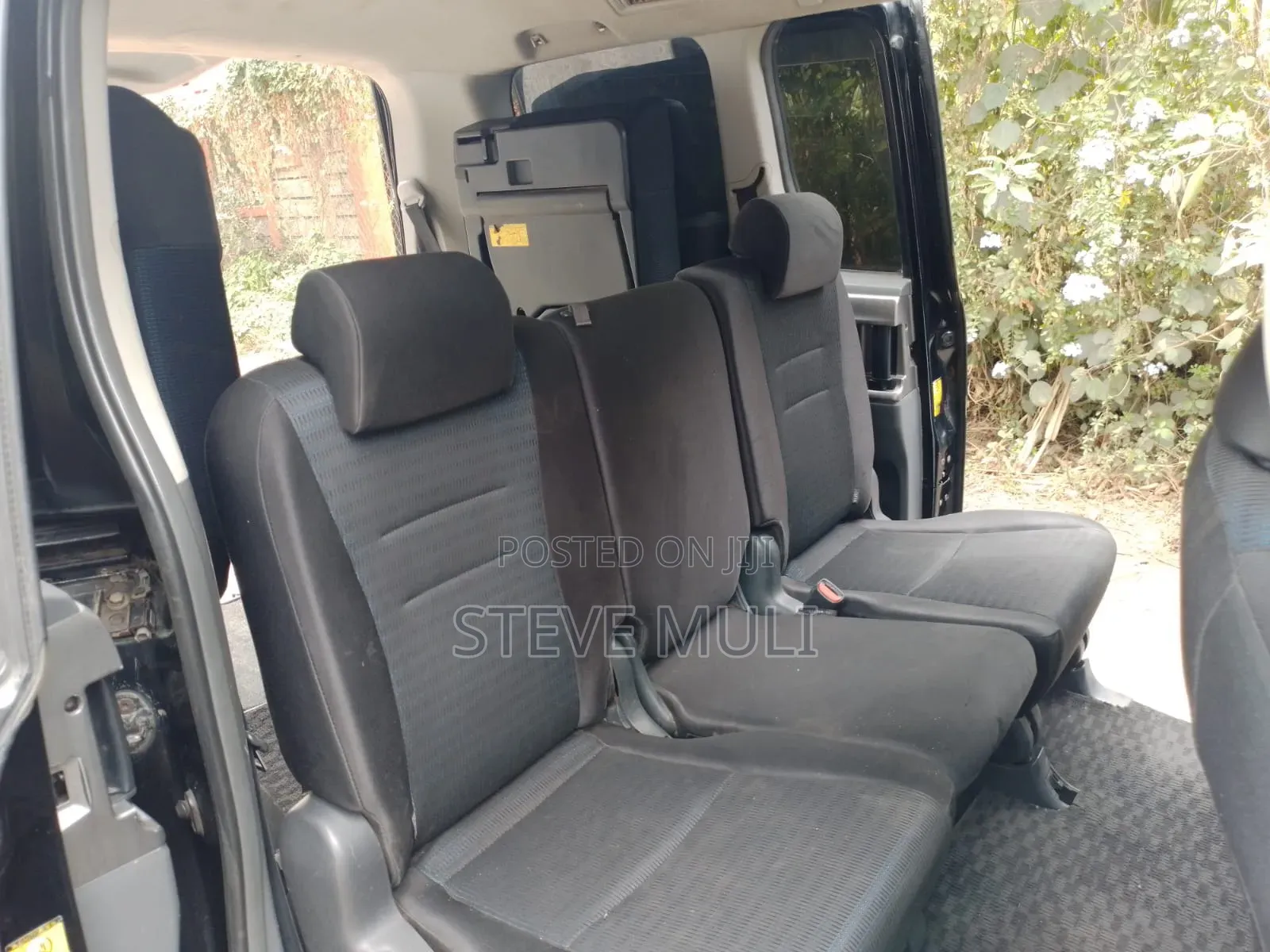 Toyota Voxy X 2WD 8-Seater 2009 Black