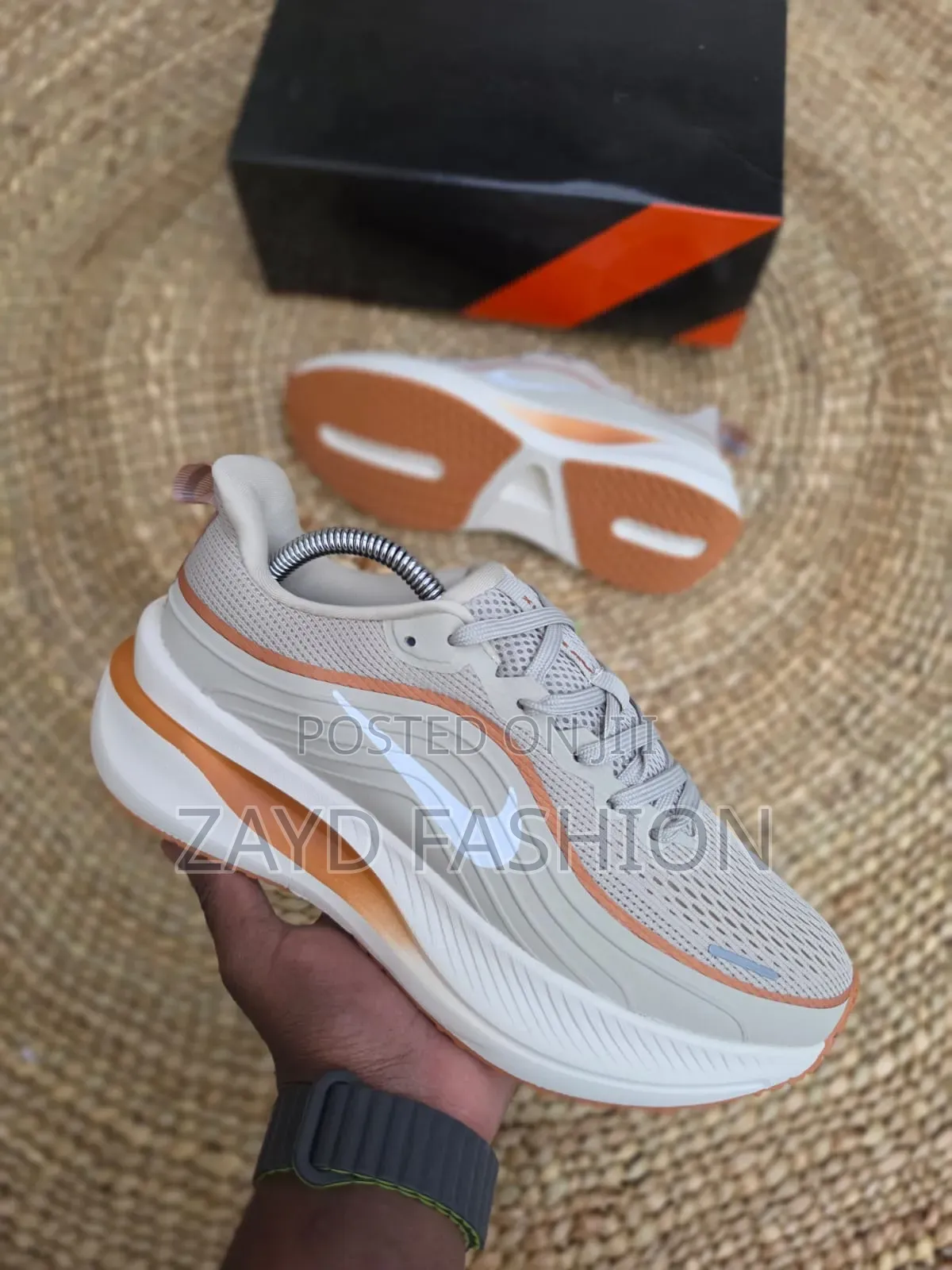 Nike Vomero Plus Beige