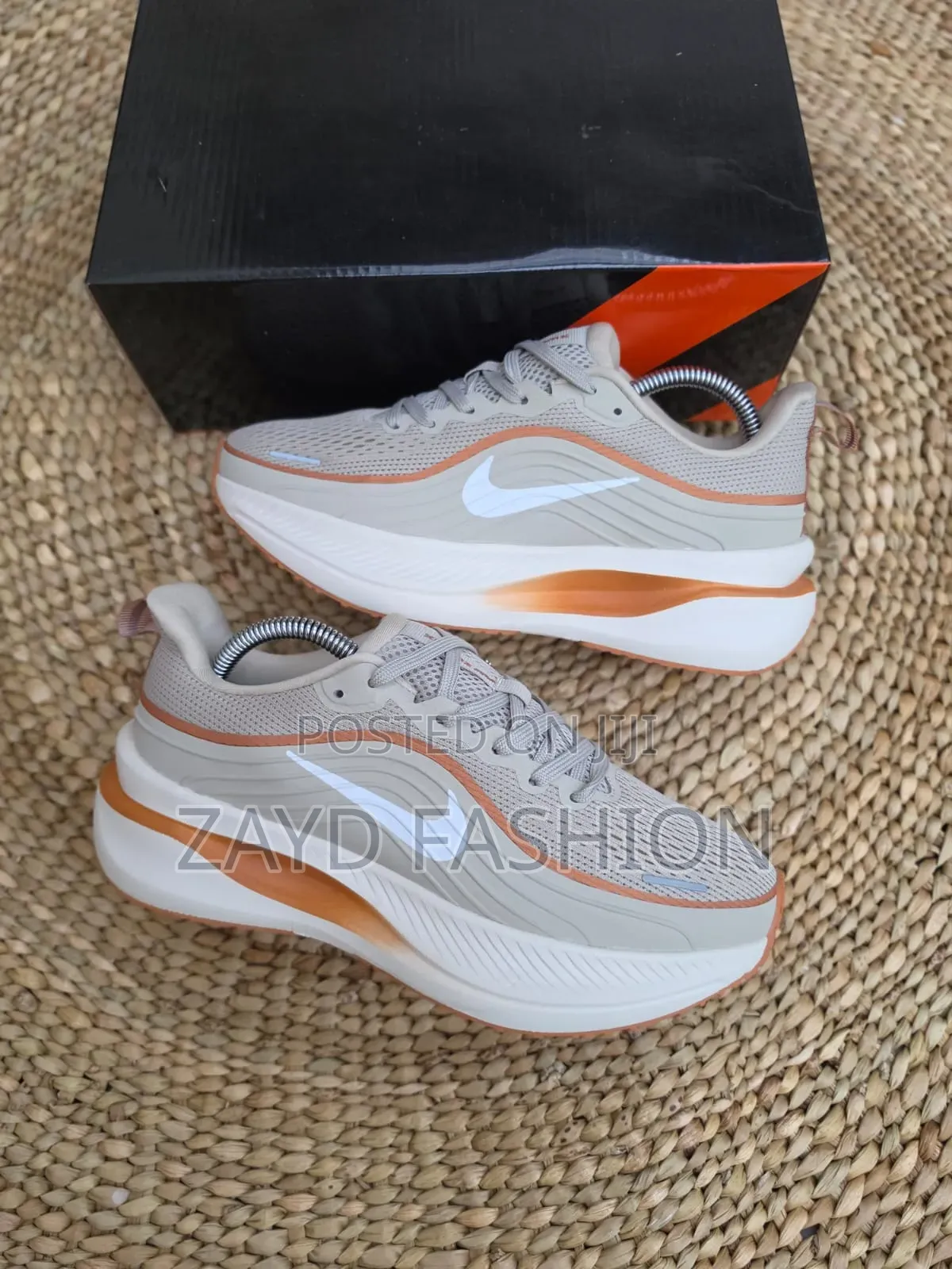 Nike Vomero Plus Beige