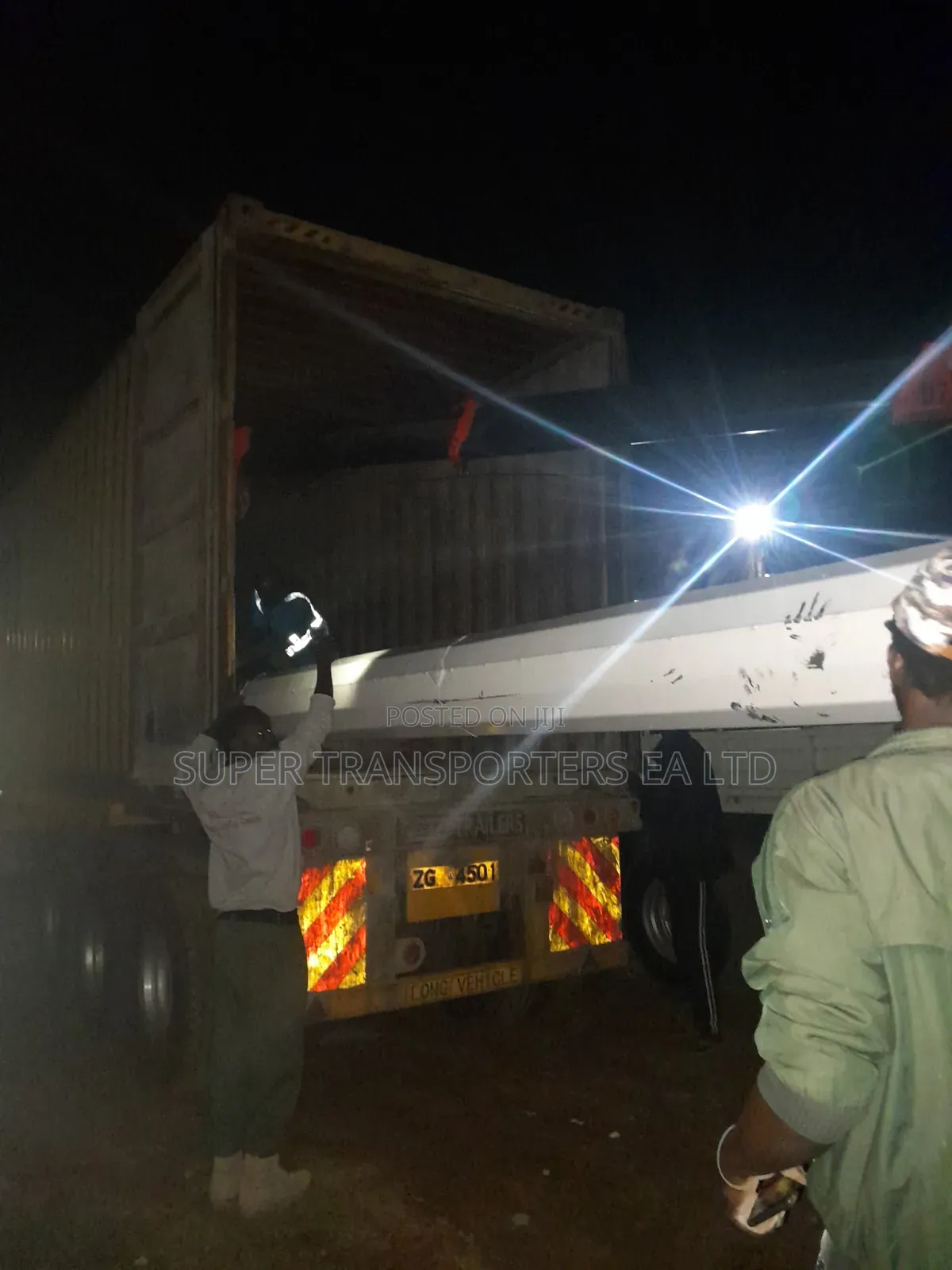 Tráiler.Fertilizer Distribution Jobs .Tracking.