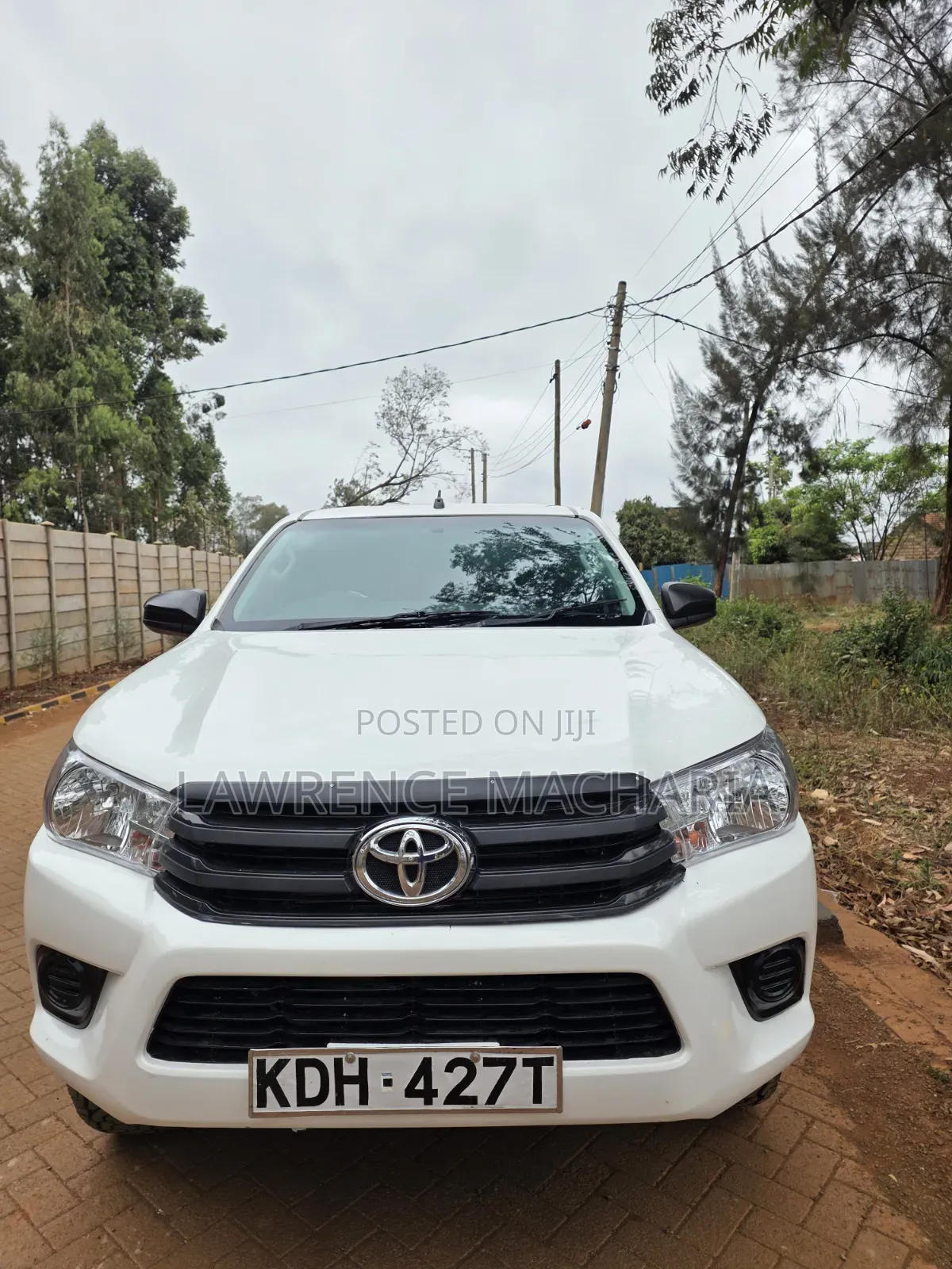 Toyota Hilux 2022 White