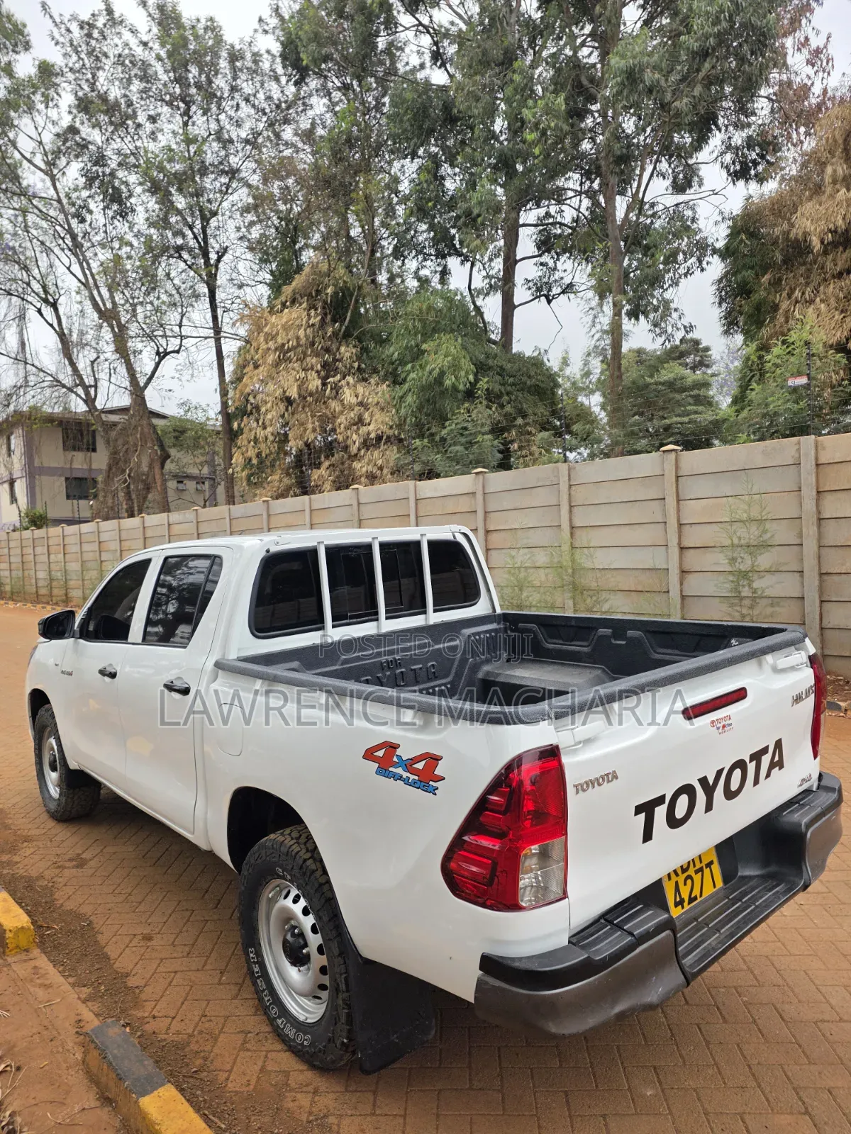 Toyota Hilux 2022 White