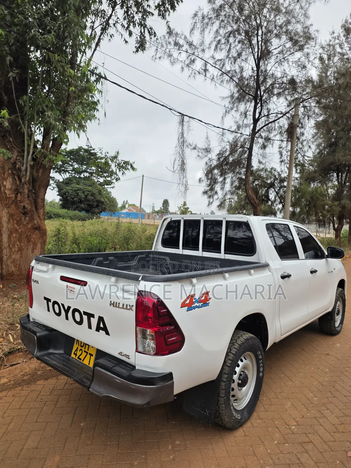 Toyota Hilux 2022 White