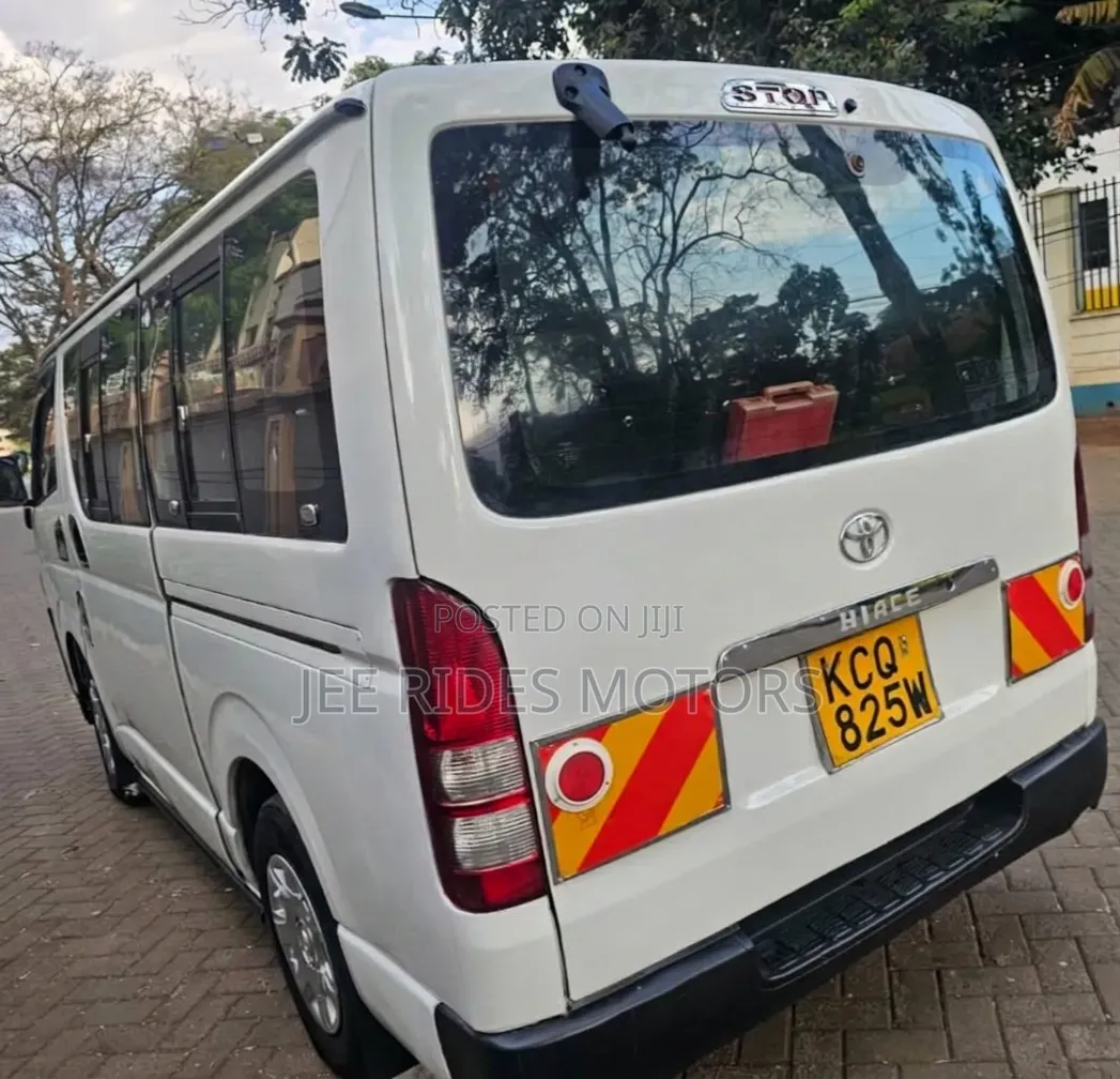 Toyota HiAce 2012 White