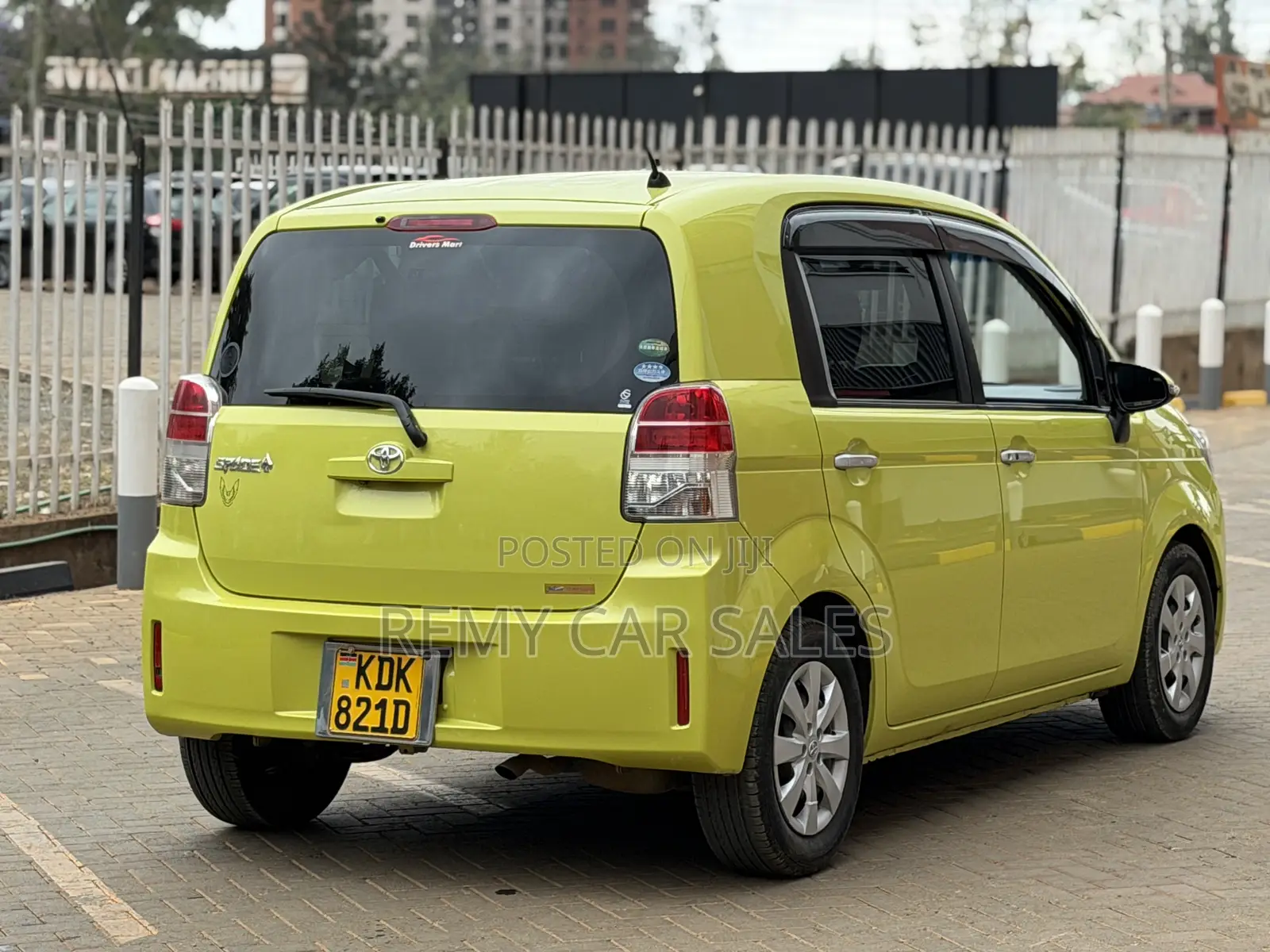 Toyota Spade 2015 Burgundy
