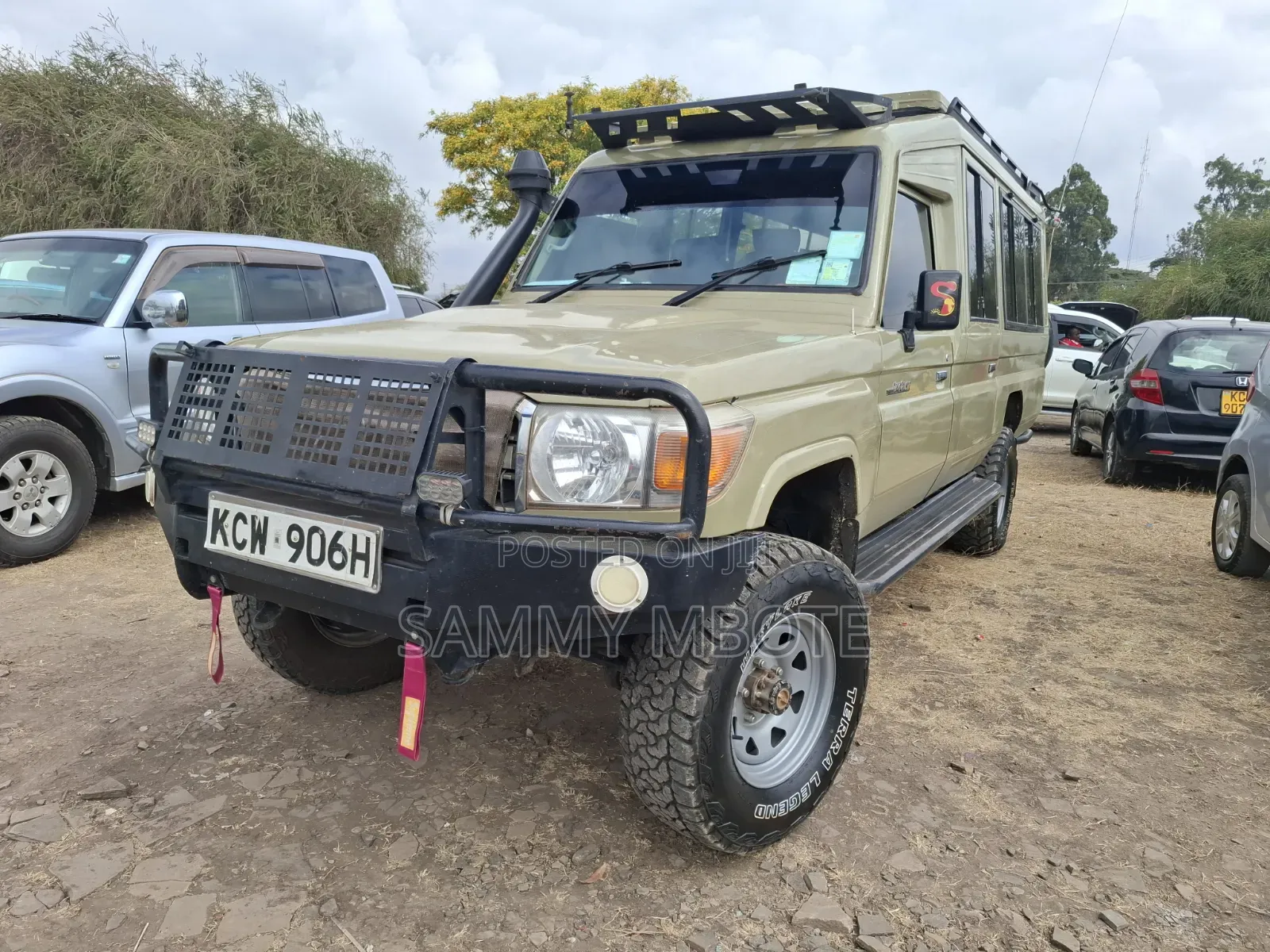 Toyota Land Cruiser 4.0 V6 GX 2013 Beige