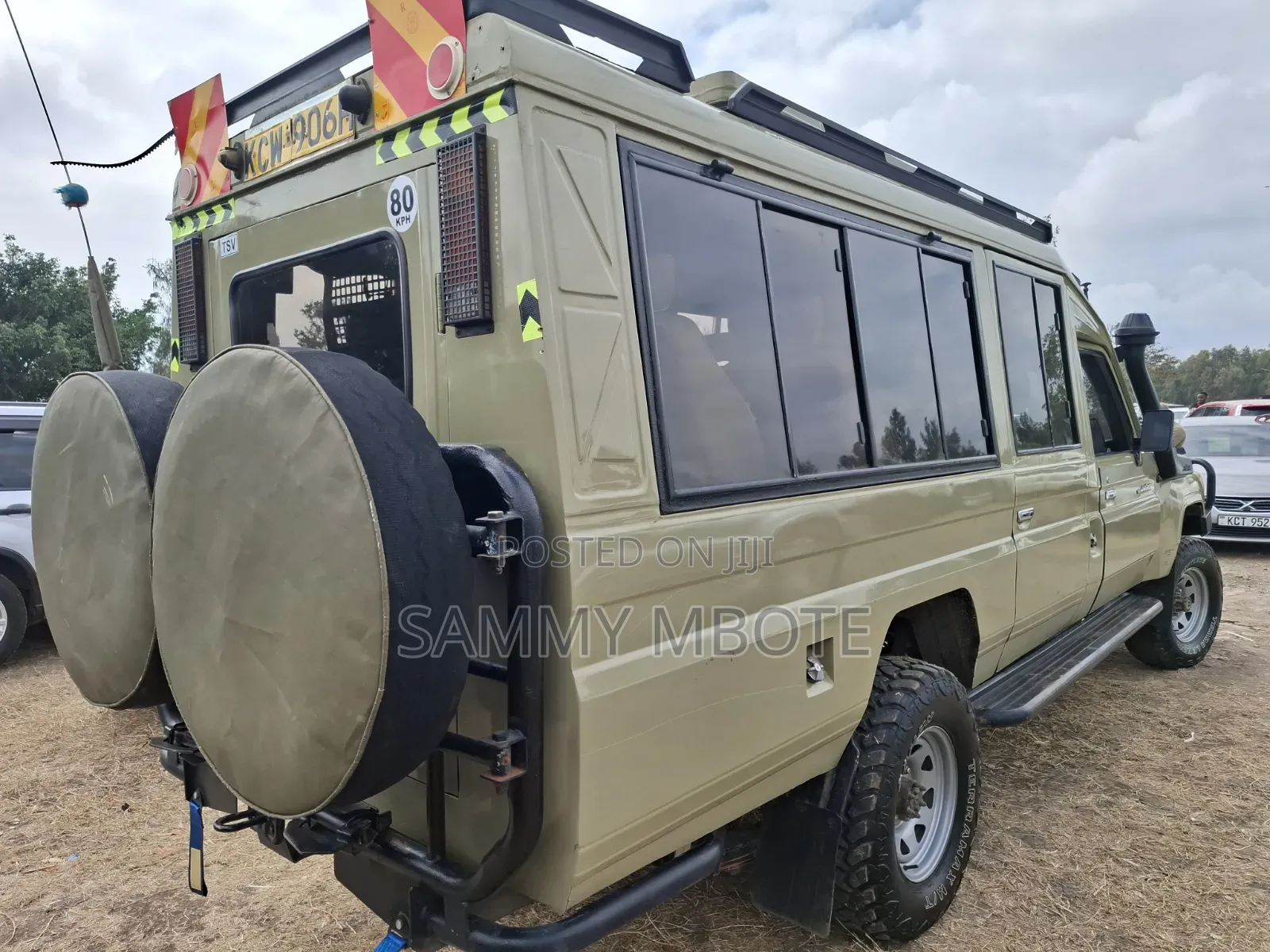 Toyota Land Cruiser 4.0 V6 GX 2013 Beige
