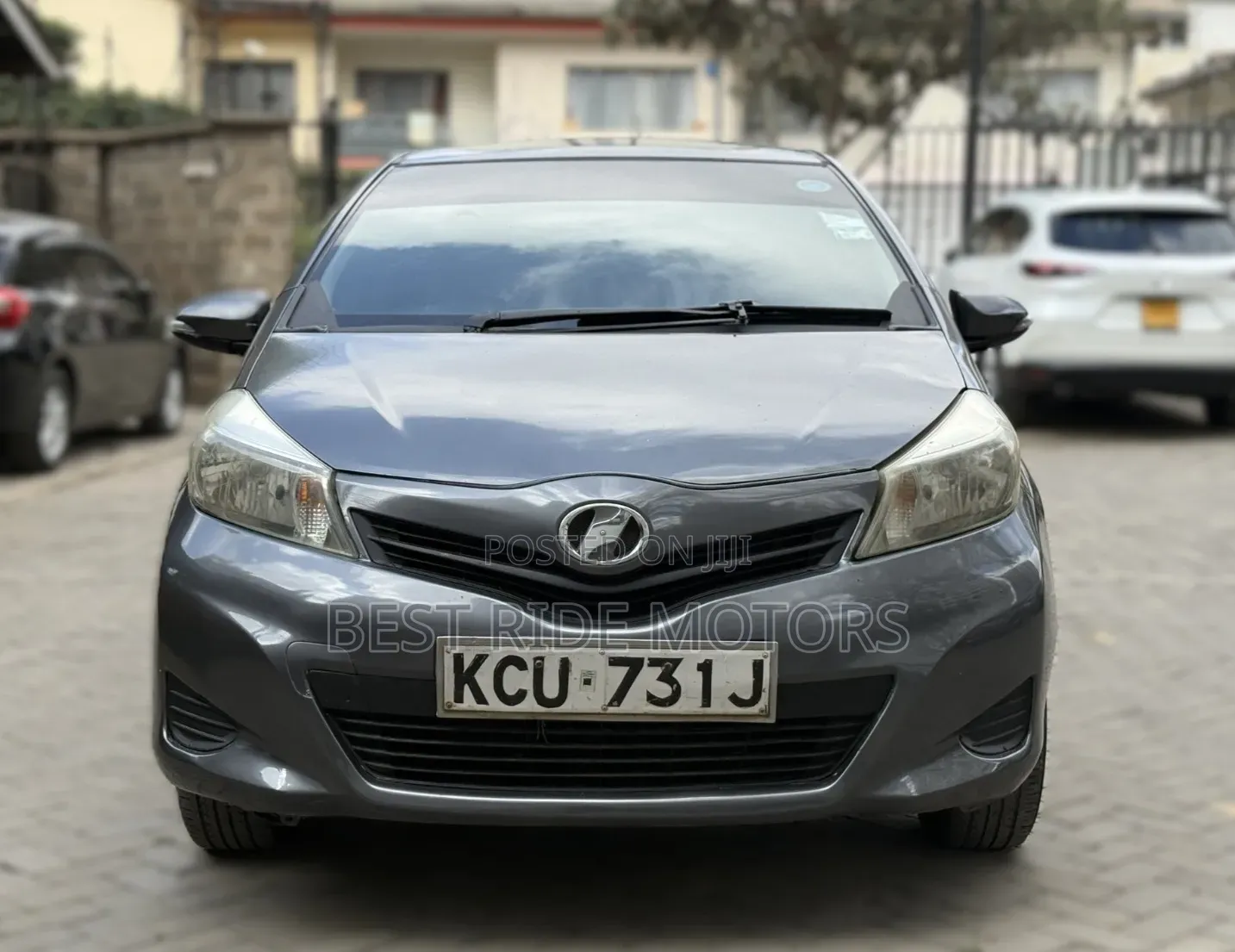 Toyota Vitz 1.0 FWD 5dr 2013 Gray