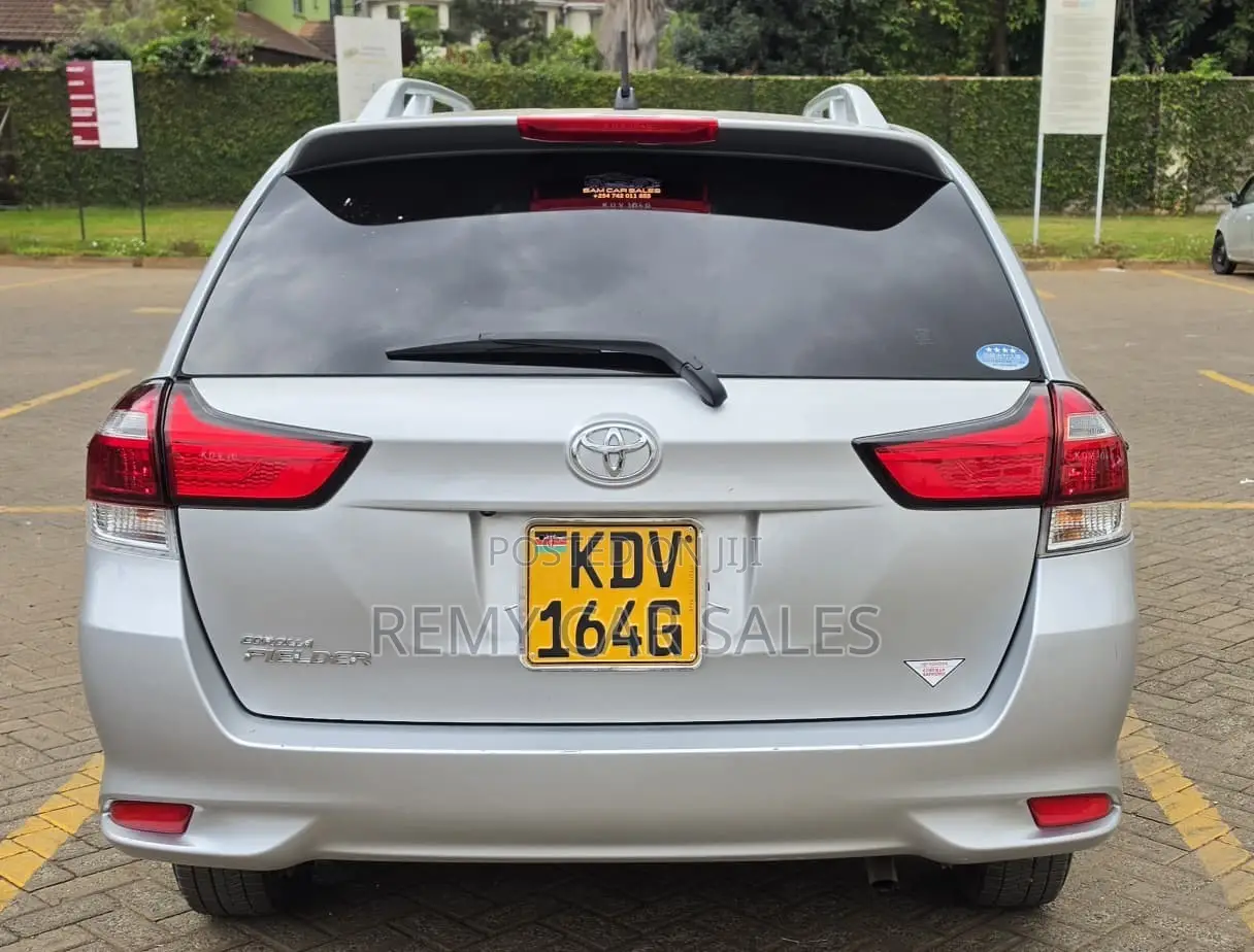 Toyota Corolla Fielder 2019 Silver