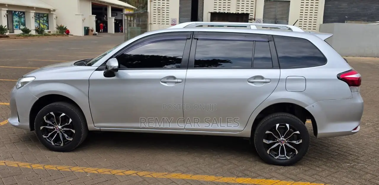 Toyota Corolla Fielder 2019 Silver
