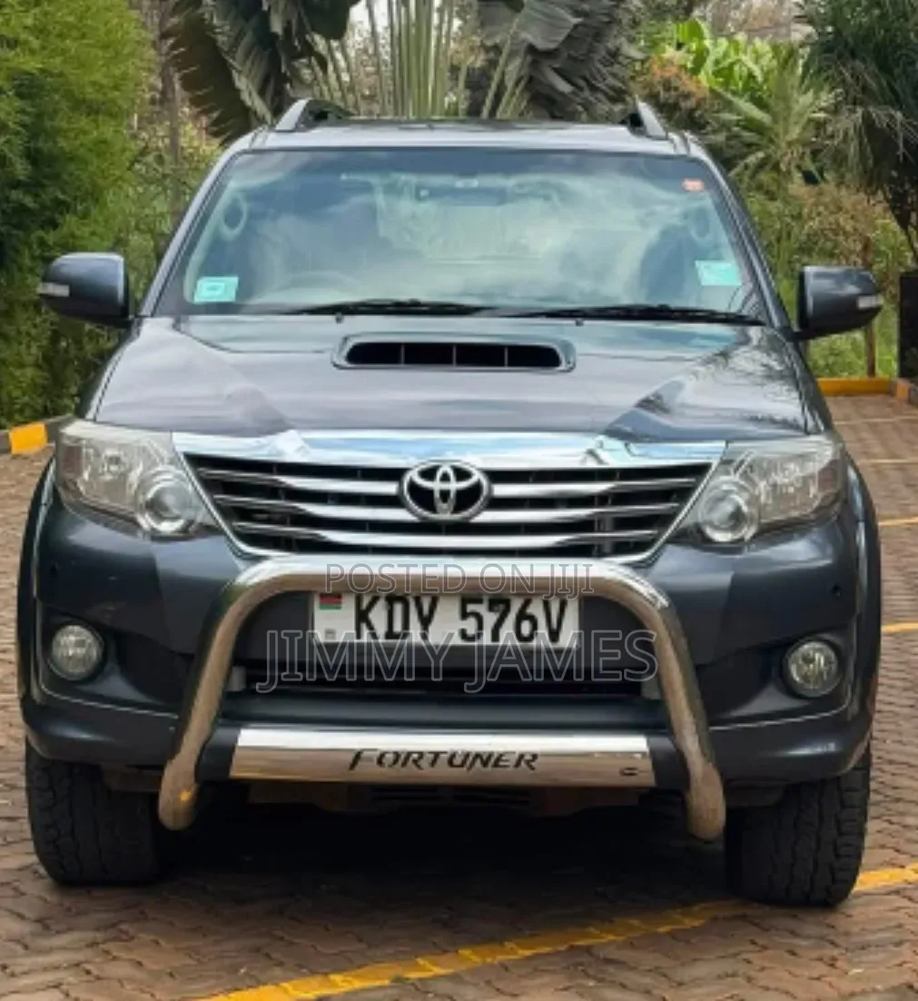Toyota Fortuner 2.5 D AWD 2013 Gray