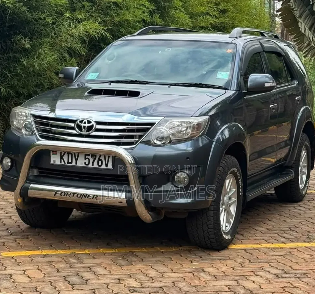 Toyota Fortuner 2.5 D AWD 2013 Gray