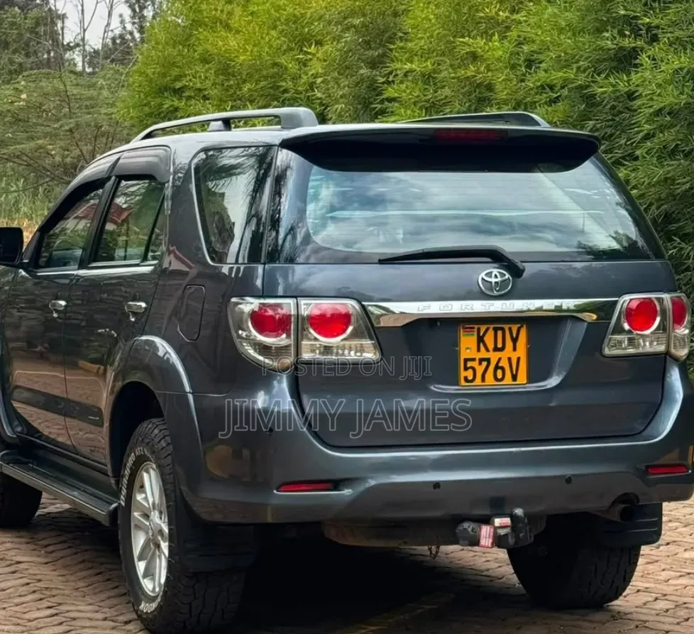 Toyota Fortuner 2.5 D AWD 2013 Gray