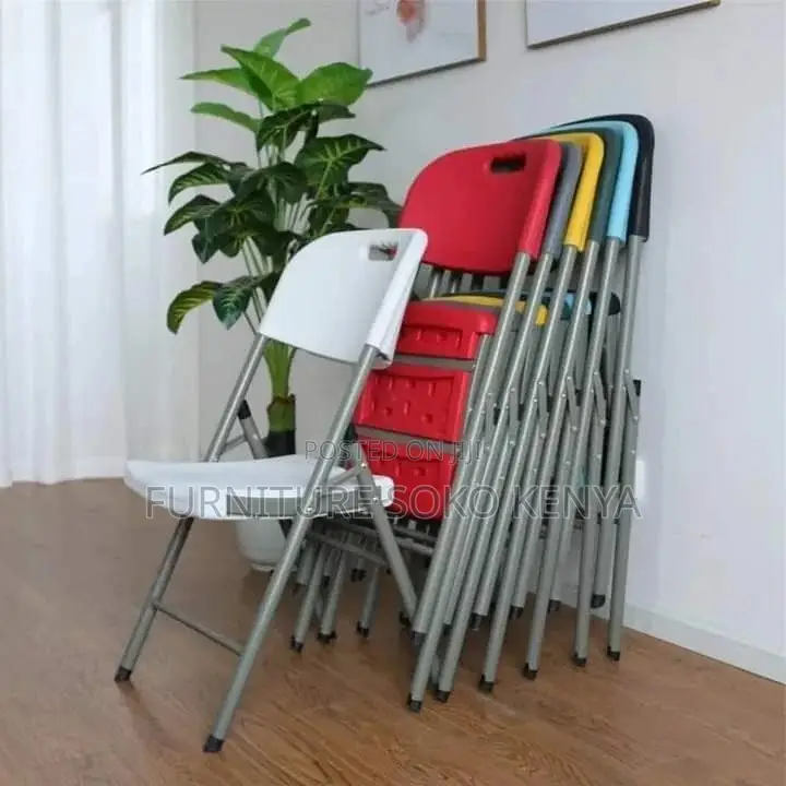 Outdoor Seats : Foldable Plastic & Steel Event Chairs
