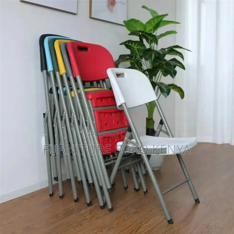 Outdoor Seats : Foldable Plastic & Steel Event Chairs