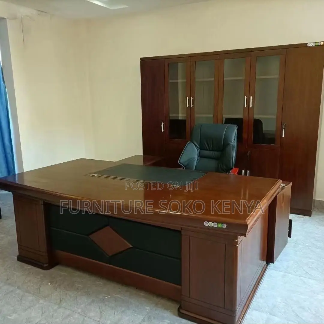 Mahogany Desk : 1.6M Classic Mahogany Executive Desk